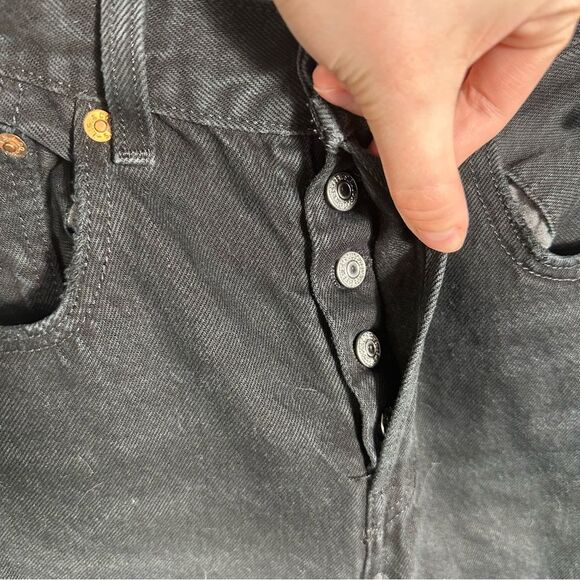 Levi's Black Ankle Cropped Denim Jeans Frayed Hem Size 25 Button-Fly Relaxed Fit - Picture 4 of 16